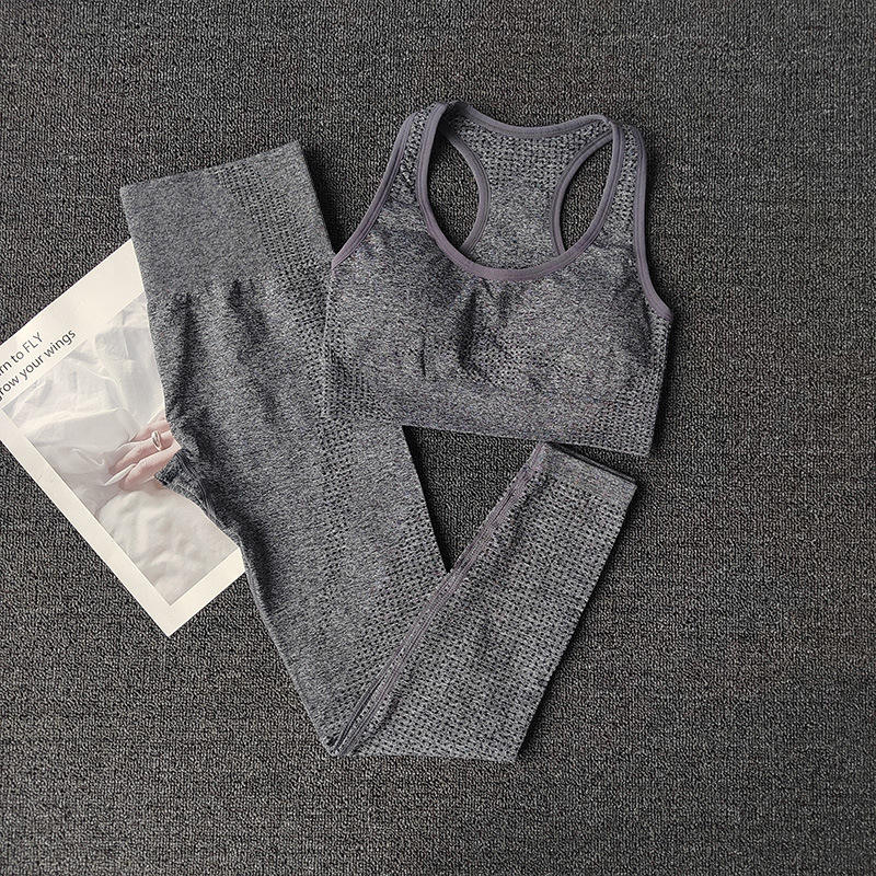 สีเทาเข้ม