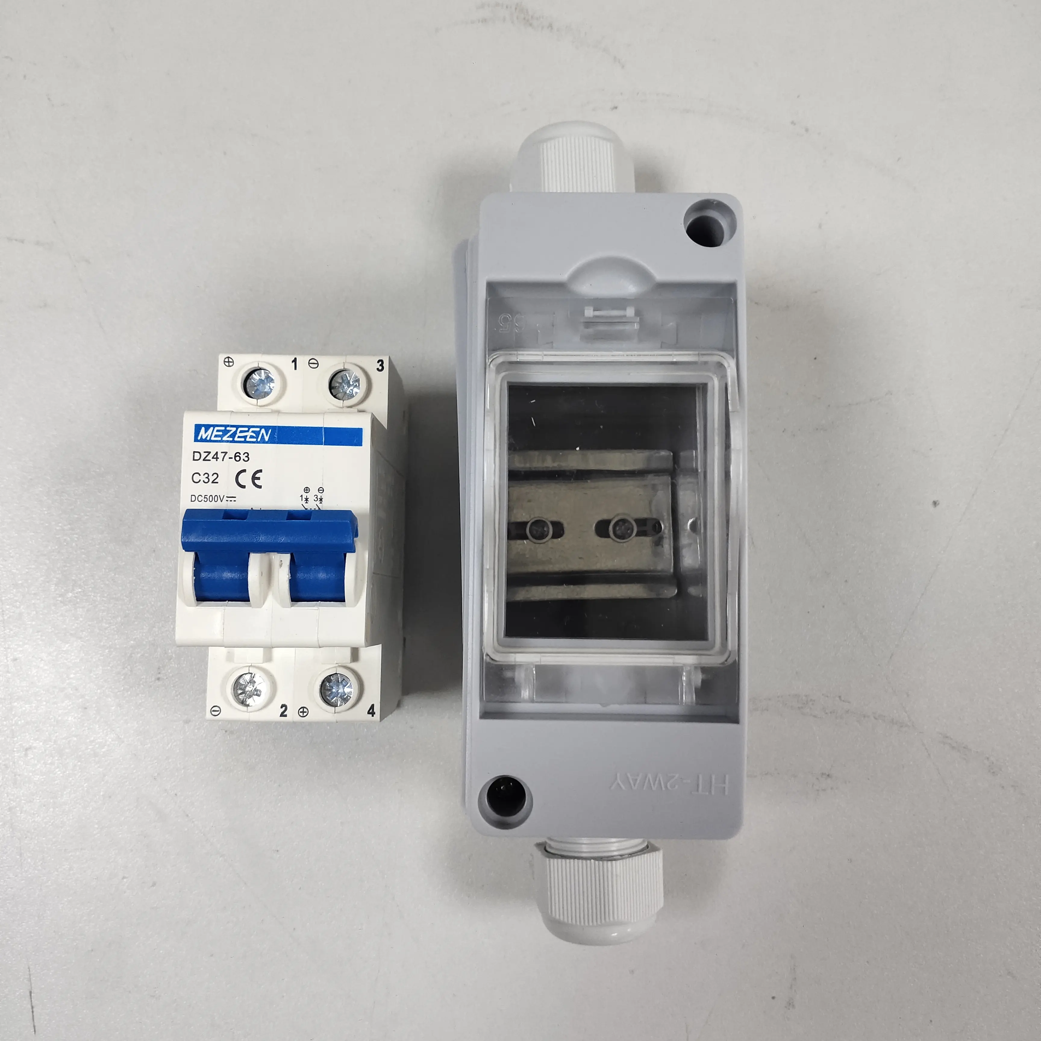 Interruptor de disyuntor en miniatura eléctrico de CC Caja combinadora fotovoltaica en miniatura Sistema solar