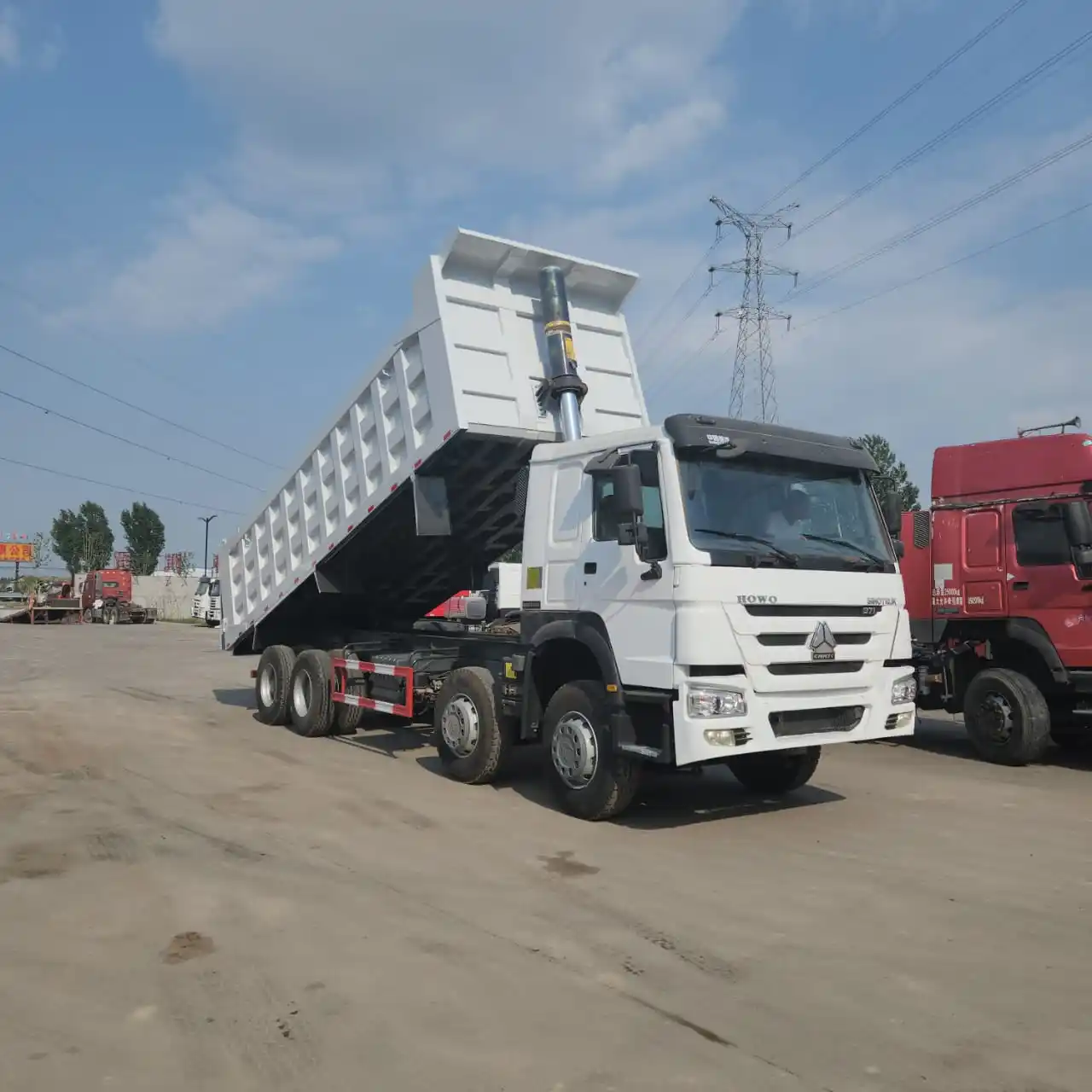 Sinotruk kamyon HOWO yepyeni 371hp 8x4 12 Wheeler ulaşım DAMPERLİ KAMYON satılık