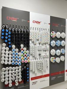 工厂4路多扩展插座单个开关多插头过载电涌保护器，带USB + C型