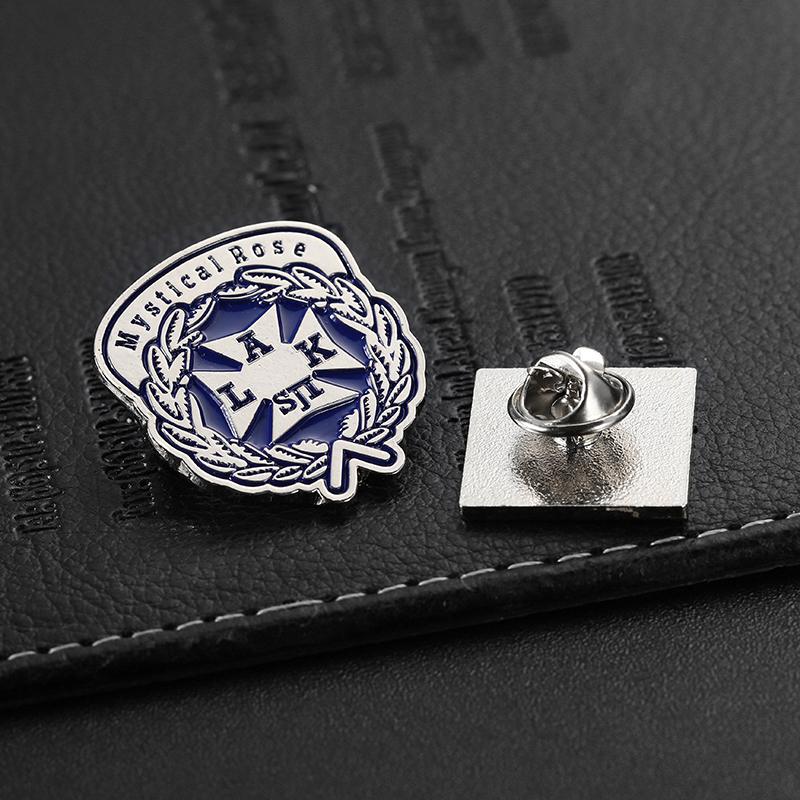 Épinglette argentée