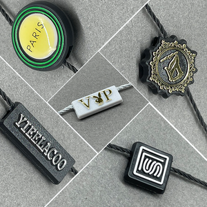 Varias cadenas de etiquetas colgantes de sello de plástico con bloqueo de logotipo en relieve personalizado para etiquetas de ropa cinta de cinta para etiquetado de tela - Product Image 2