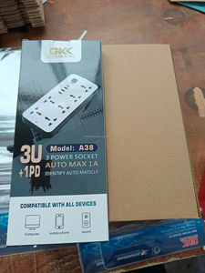 Presa con USB per uso domestico multifunzione britannico ed europeo specifiche multi foro presa con interruttore spina di cablaggio