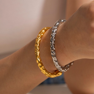 Retro basit yeni titanyum çelik el takı 18K altın paslanmaz çelik moda çekiç bilezik takı çiftler için