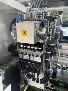 自動化機JUKI JM-20は、さまざまな大型および高形状の特殊形状のプラグインコンポーネントに対応しています - Product Image 3
