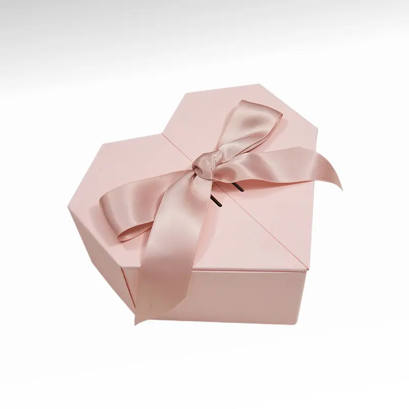 Commercio all'ingrosso rosa rosso bianco regalo di carta personalizzata ornamento di lusso ciglia cosmetici scatola a forma di cuore di san valentino