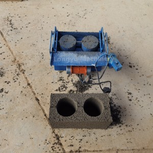 Manual Operation Hollow Solid Concrete Small Vibrating Brick Making <strong>Machine</strong> Molds - Product Image 3