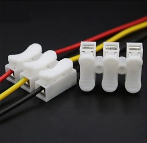 Bloque de terminales rápido de 4 pines con conector LED Push-In Alimentación de cable a través de material PP 10A Corriente nominal - Product Image 1