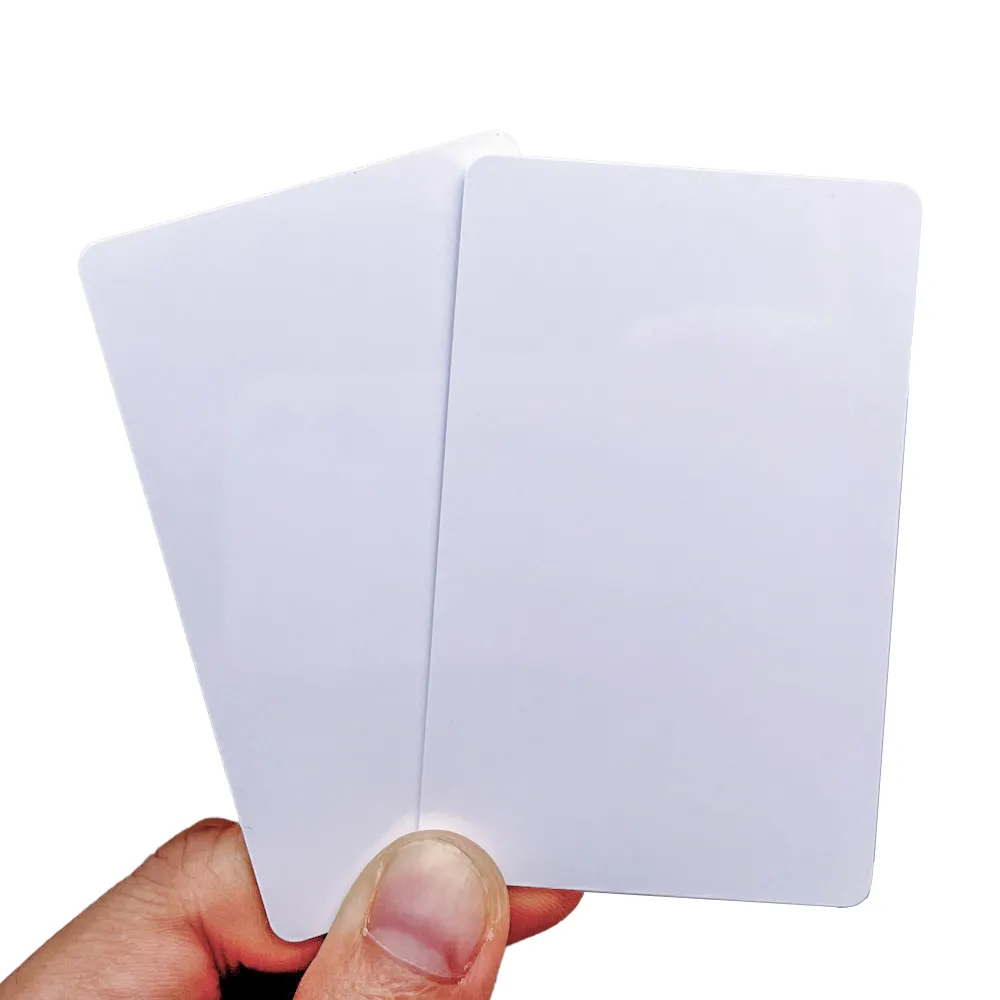 بطاقة مفتاح باب فندق يمكن الطباعة عليها بشريحة F08 من البلاستيك لتحكم في الوصول بطاقة بيضاء من البلاستيك للمزيد من الترددات الراديوية