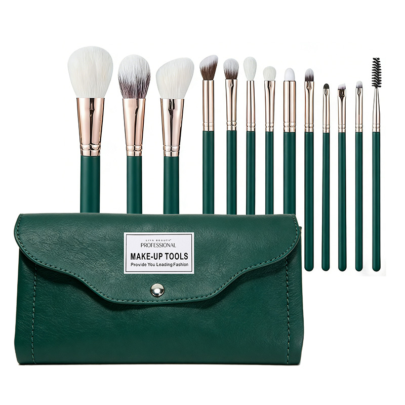 Ensemble de pinceaux de maquillage verts