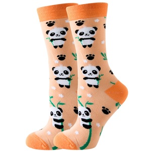 Bien recibido lindo patrón de dibujos animados coloridos algodón divertido equipo calcetines al por mayor personalizado primavera otoño calcetines cómodos para las mujeres