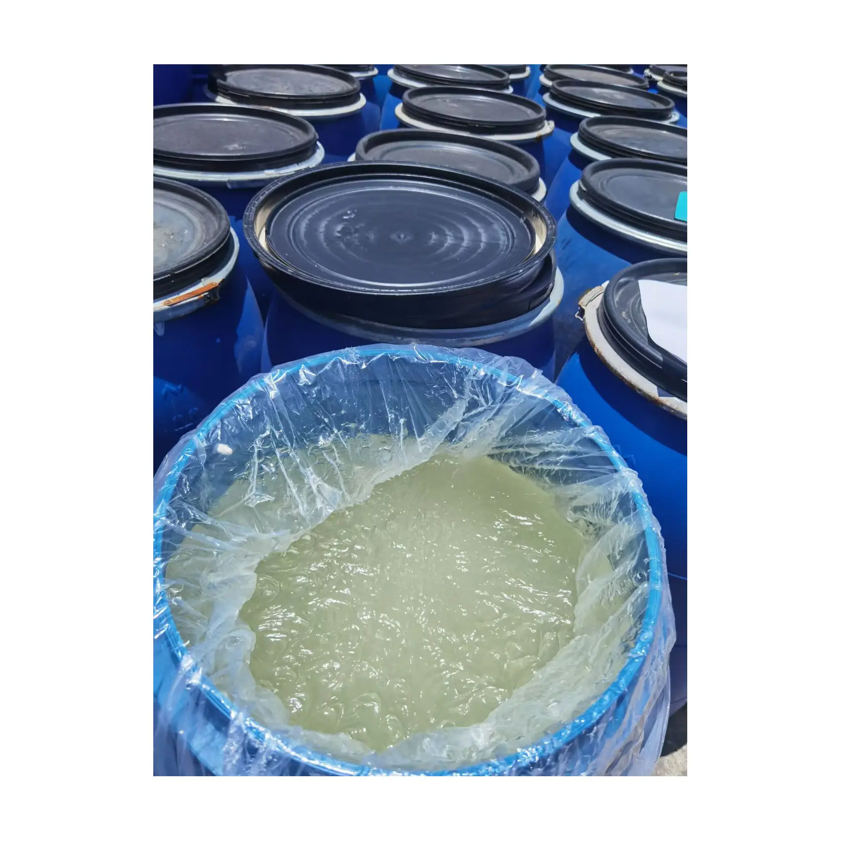 Shuntianran fabricant matière première Sodium Lauryl éther Sulfate Sles70 % produits chimiques biologiques usine