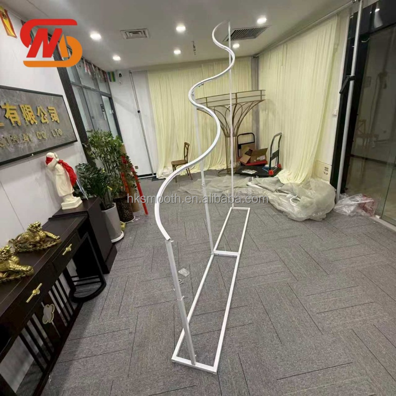 Metal arch