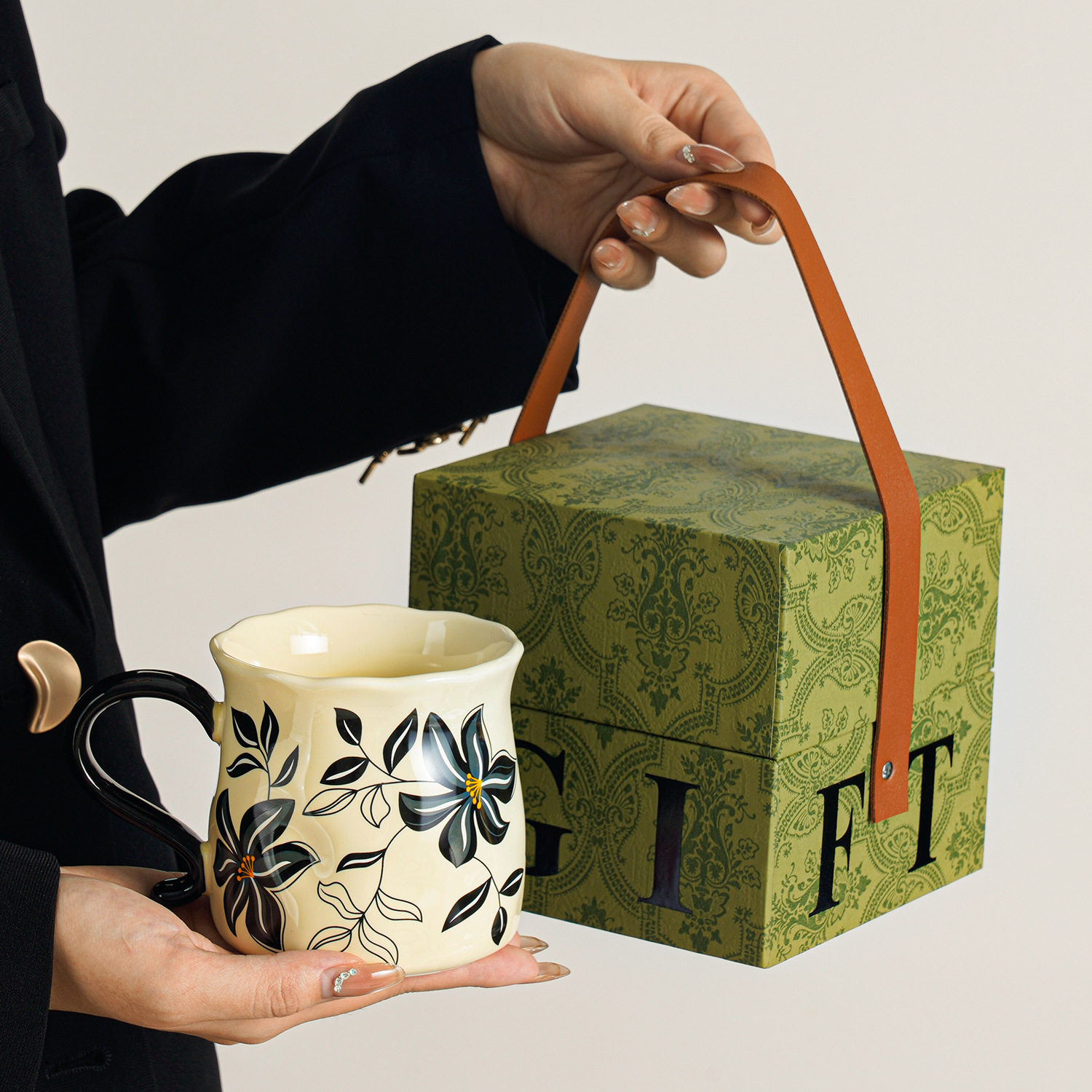 Caja de regalo verde de lujo ligero "Samba" oro negro.