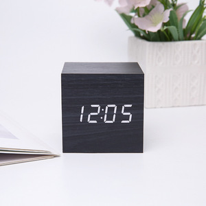 Reloj de mesa cuadrado de madera con Control de voz inteligente LED, cuarzo Digital compacto, temperatura, humedad, alarma electrónica Multicolor - Product Image 6