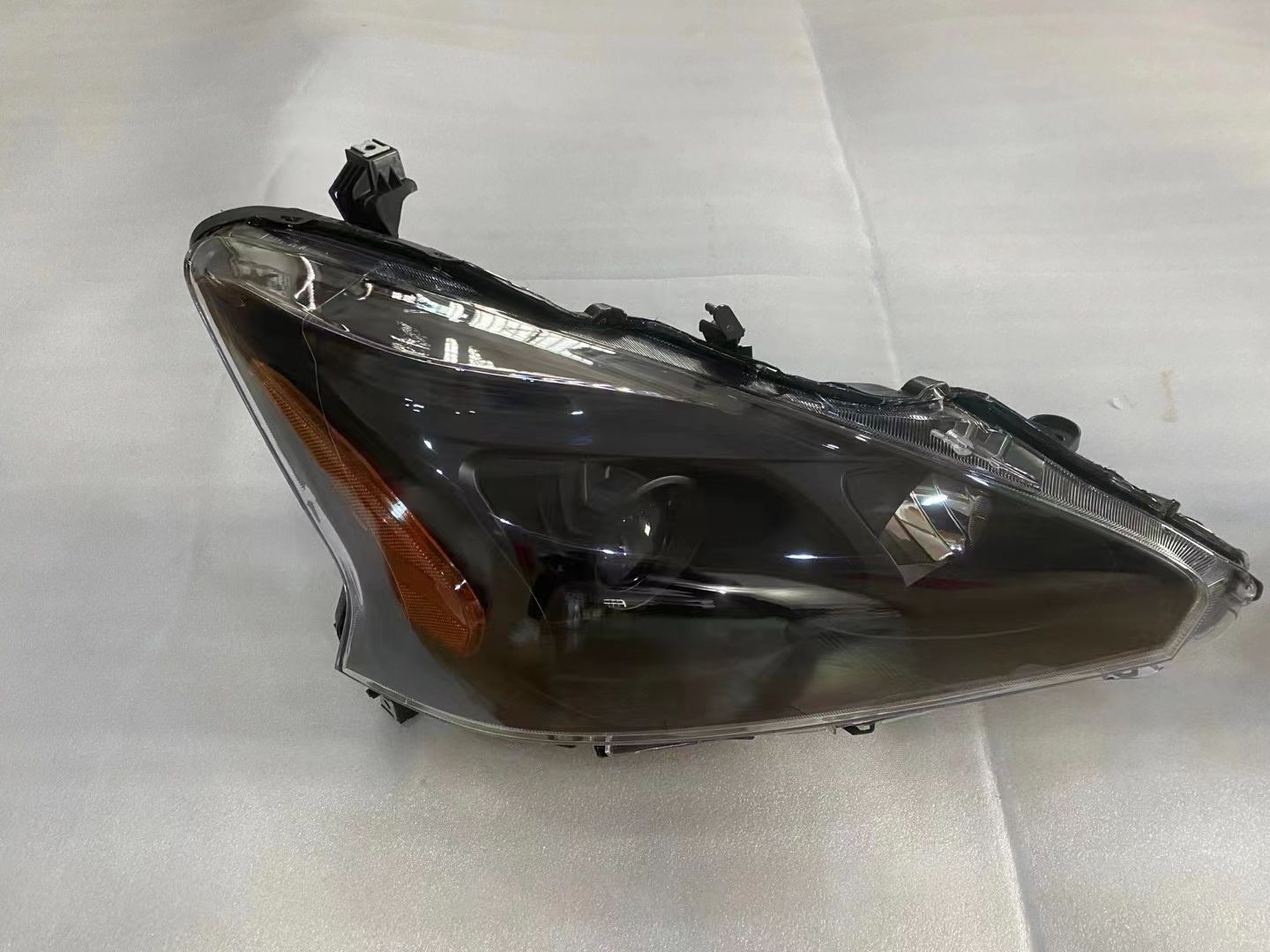 ธรรมชาติสีขาว