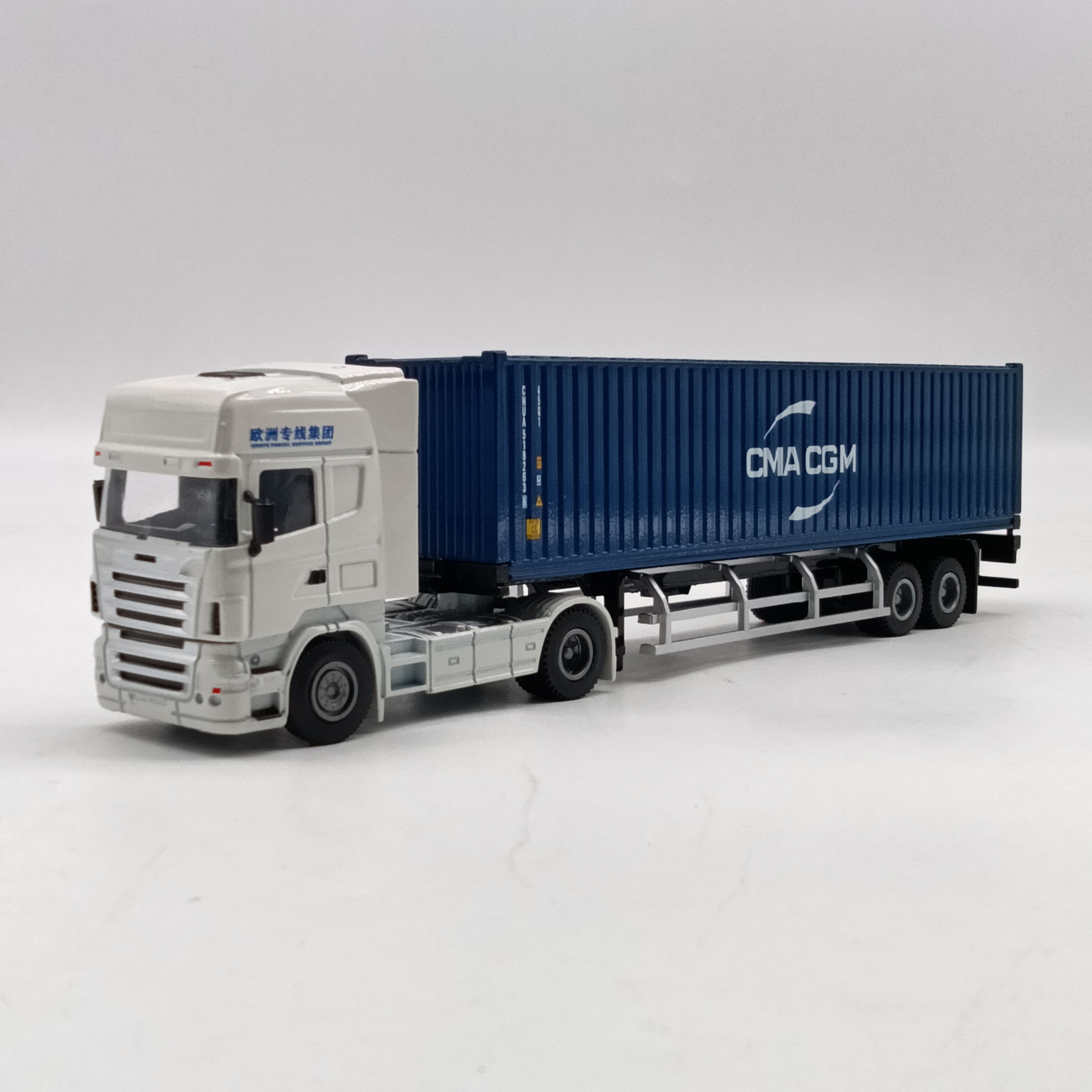 Modèle de camion conteneur CMA CGM à 1:50