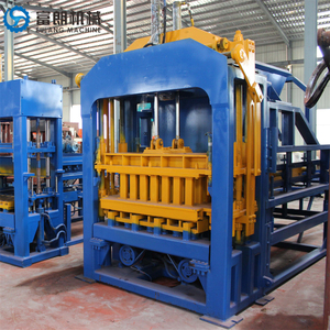 Máquina de fabricación de ladrillos de bloques de hormigón hidráulica automática con enclavamiento económico en Uganda - Product Image 3
