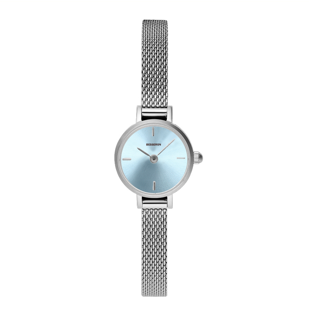 petite montre argentée avec bleu