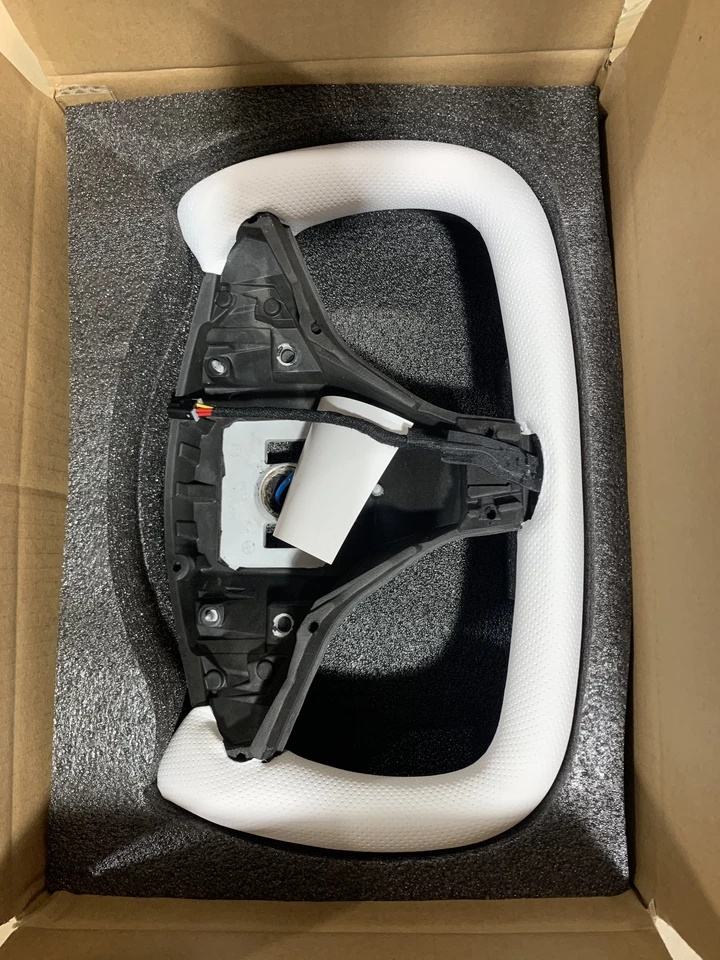 Tesla modelo S blanco sin calefacción.