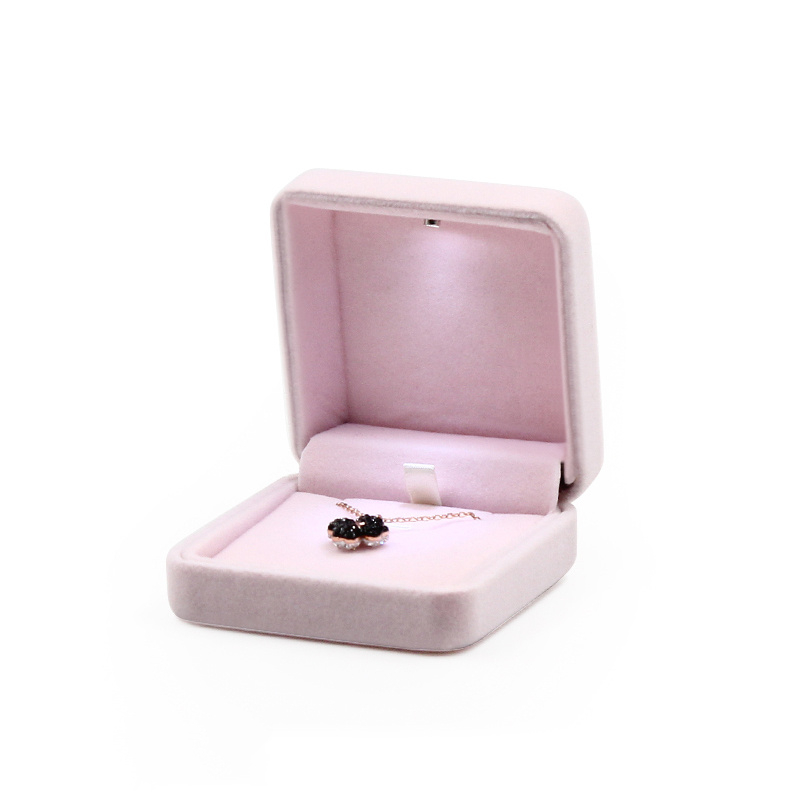 Pink small pendant box