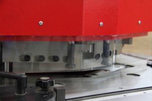 HNM-6A TTMC, máquina de Notcher de placa, máquinas de corte de chapa, ángulo ajustable - Product Image 4