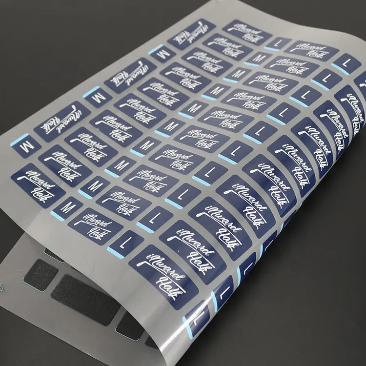 Etiqueta de ropa de silicona con diseños de logotipo 3D de transferencia de calor de marca personalizada para camisetas