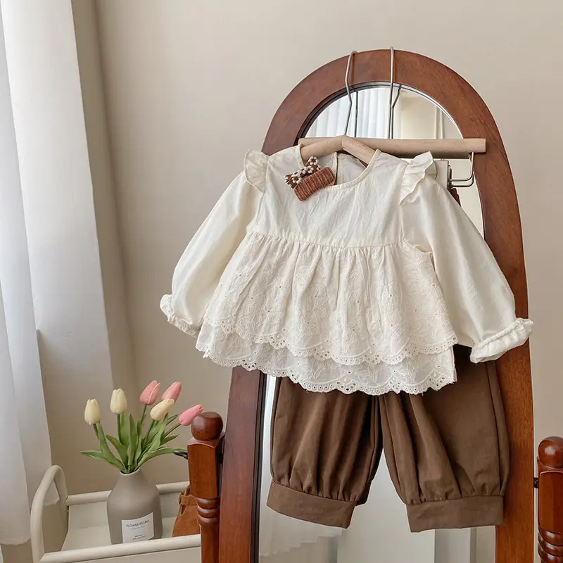 Set di primavera per ragazze 2024 nuovi pantaloni Casual per bambini due pezzi Set di abiti per bambine