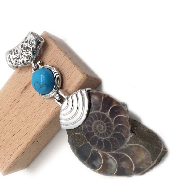 Pendentif escargot turquoise bleu