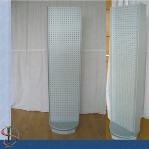 Espositore rotante per Spinner Pegboard con piolo in MDF e ganci in metallo