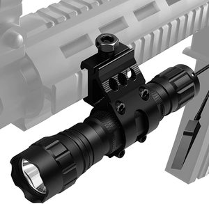 مصباح يدوي تكتيكي احترافي من سبائك الألومنيوم ZOOMFIRE عالي الجودة مع شاحن تصنيف IP68 - Product Image 6