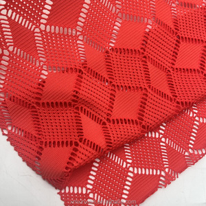 XA2915 tela de malla de LICRA de poliéster elástica de 4 vías de color personalizado para traje de baño agujero tricot red Bikini de natación liso - Product Image 3