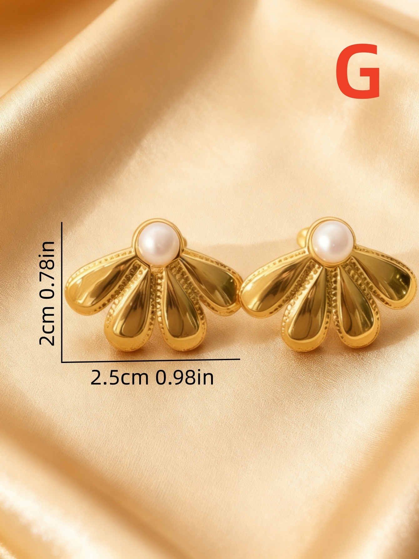 Pearl stud earrings g Gold