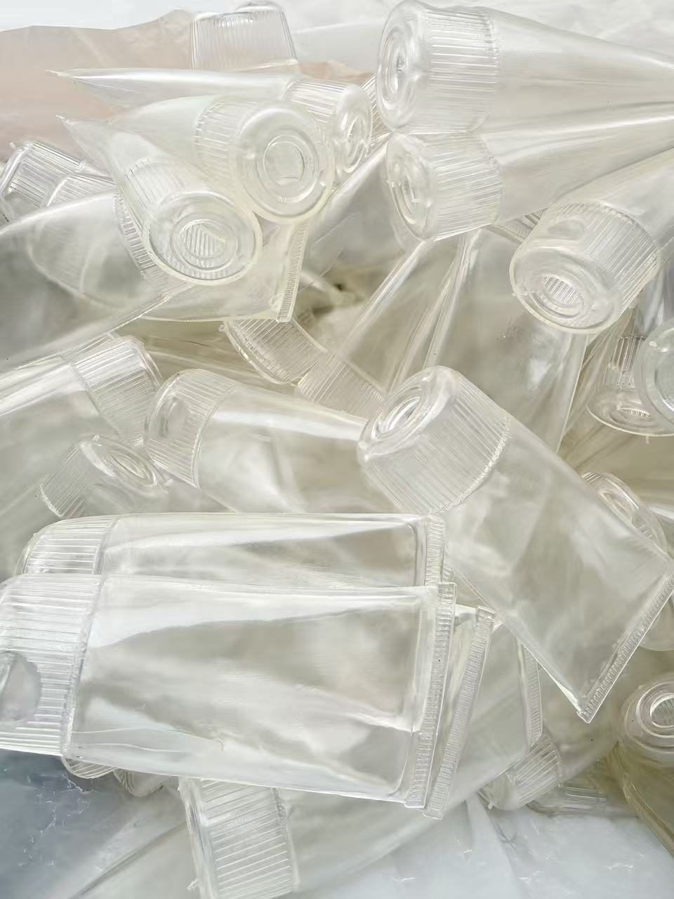 Transparent toothpaste ball container with lid