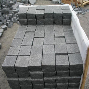 مخصصة من الصين G684 بلاط رصف من الجرانيت الطبيعي مرصع بالحصى والبازلت الأسود في الهواء الطلق - Product Image 1