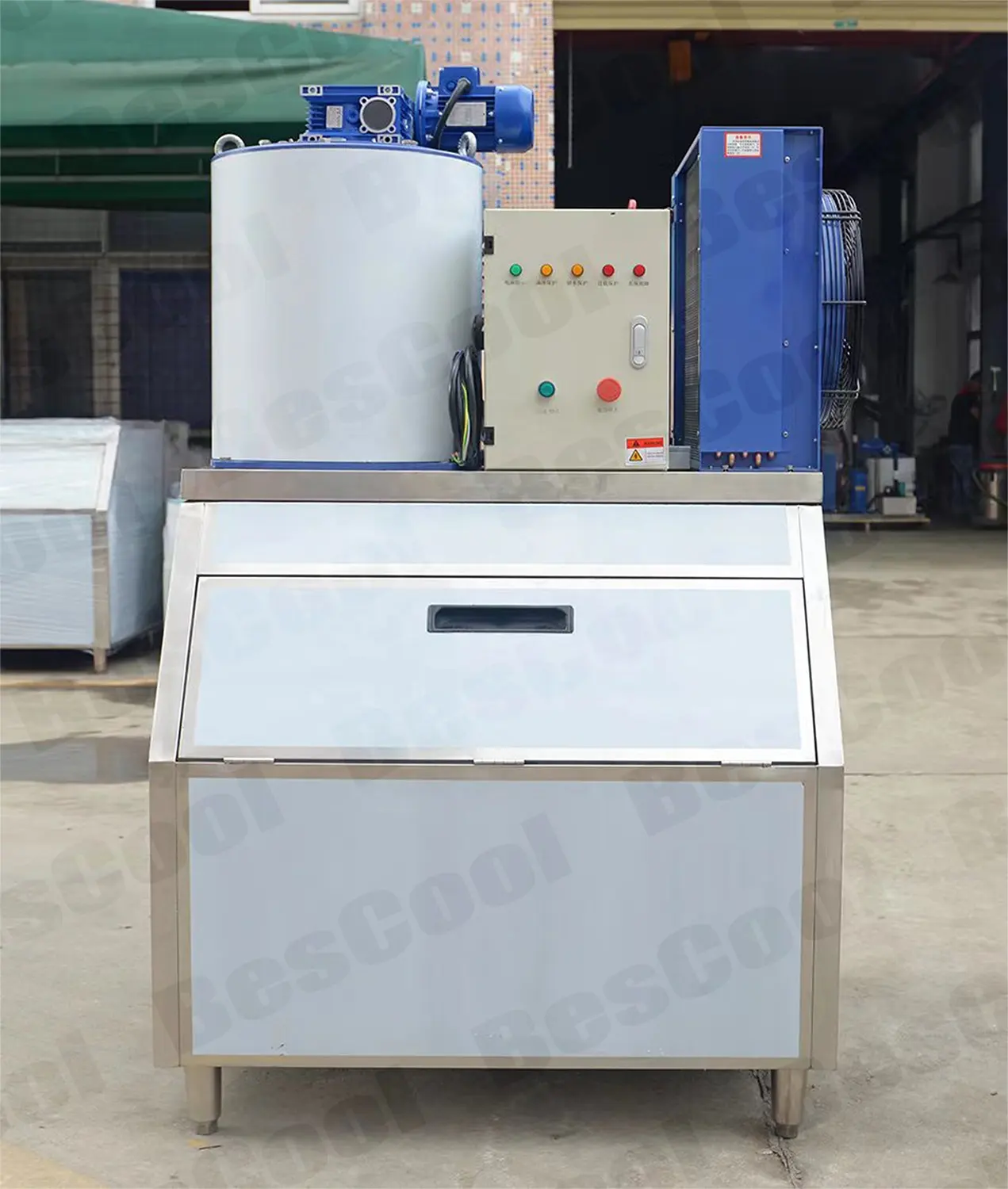 CE Certified Commercial High-Capacity Industrial Flake Ice Maker 0.3~5 Ton Per Day 1000kg for Storage Restaurant Retail