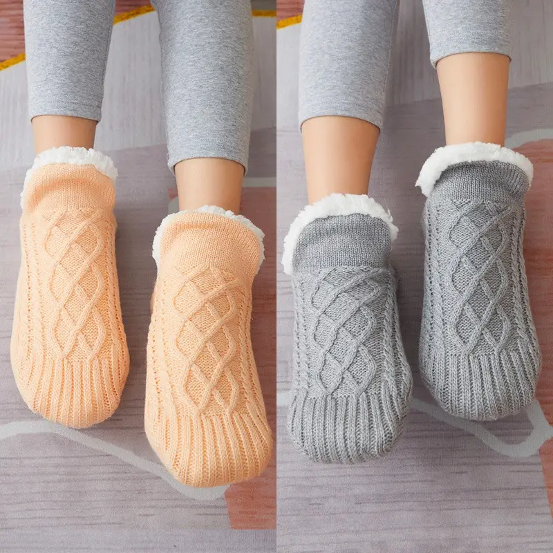 2023 nouveau produit Chaussettes d'hiver antidérapantes en tricot de câble chaud pour femmes avec doublure en polaire moelleuse