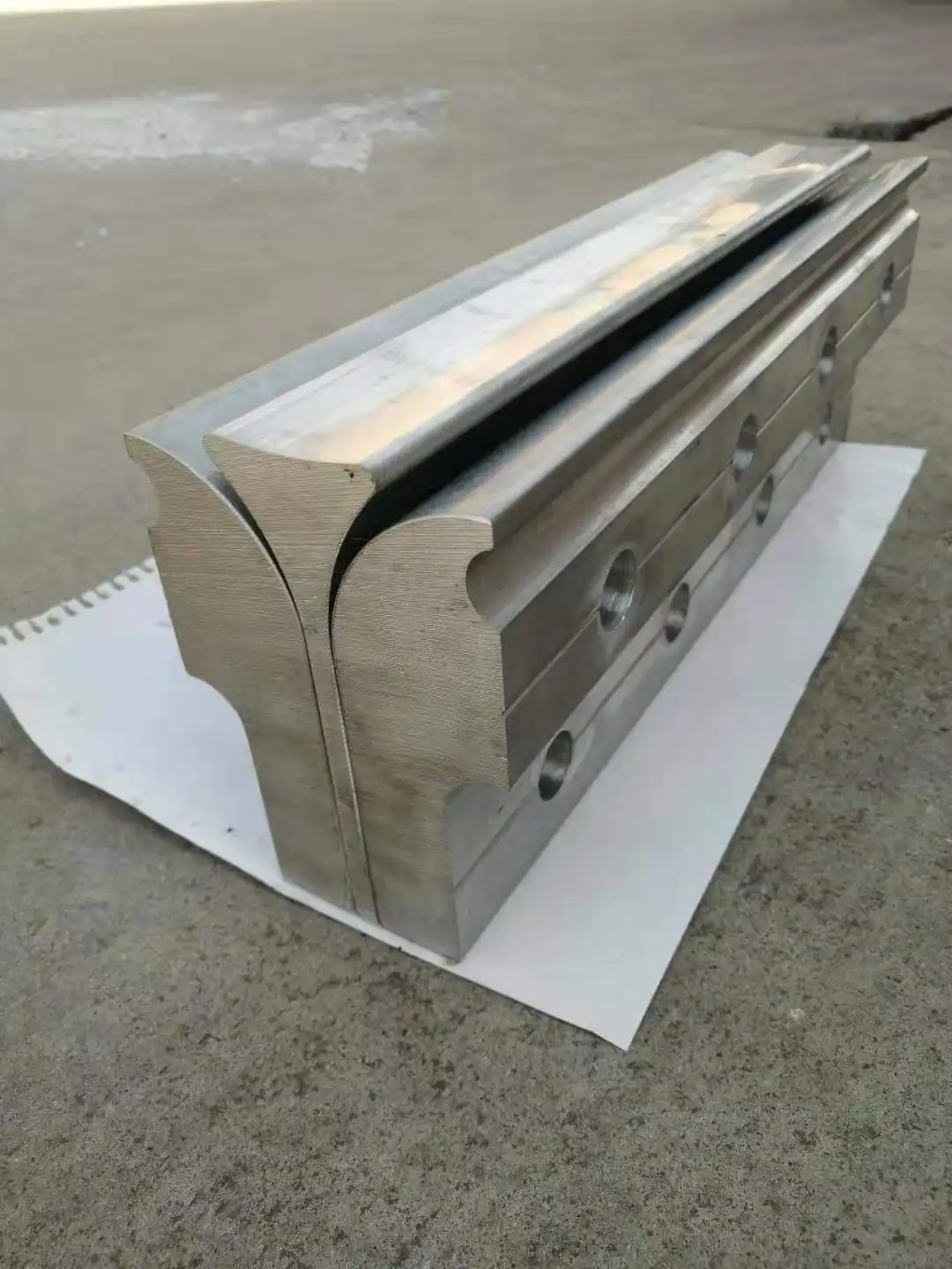 Heat Resistant Vertical Elevator Bucket Conveyor Belt For Rice Mill Machine Conveyor System