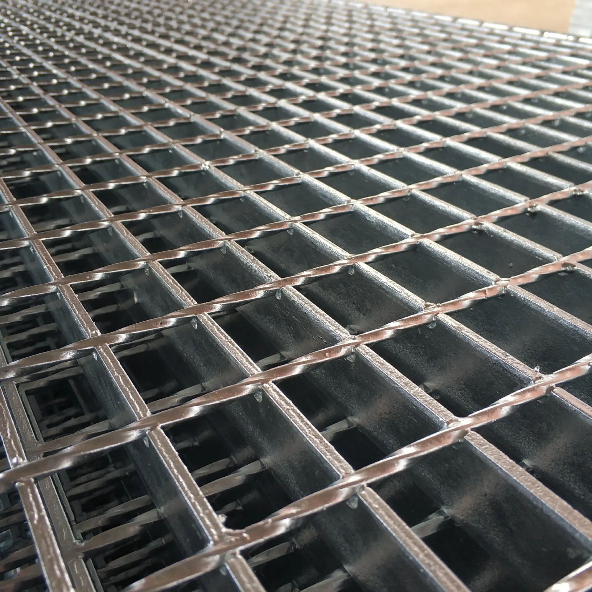 China Supplier Steel mesh grate Dovecote Floor Grille Poultry Cage Soldado Galvanizado Steel Grating
