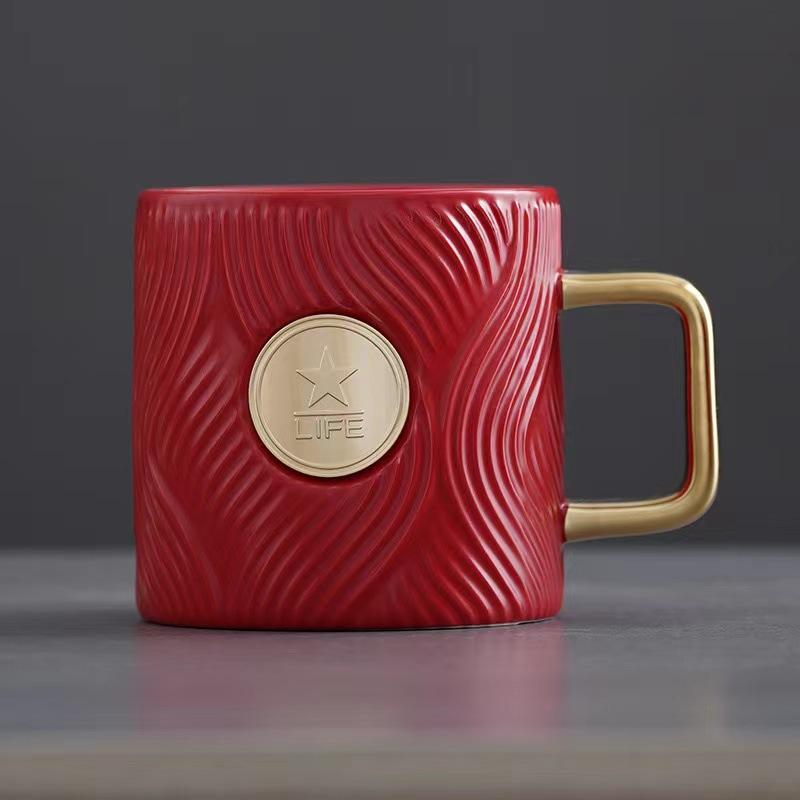 Rojo (con mango dorado)