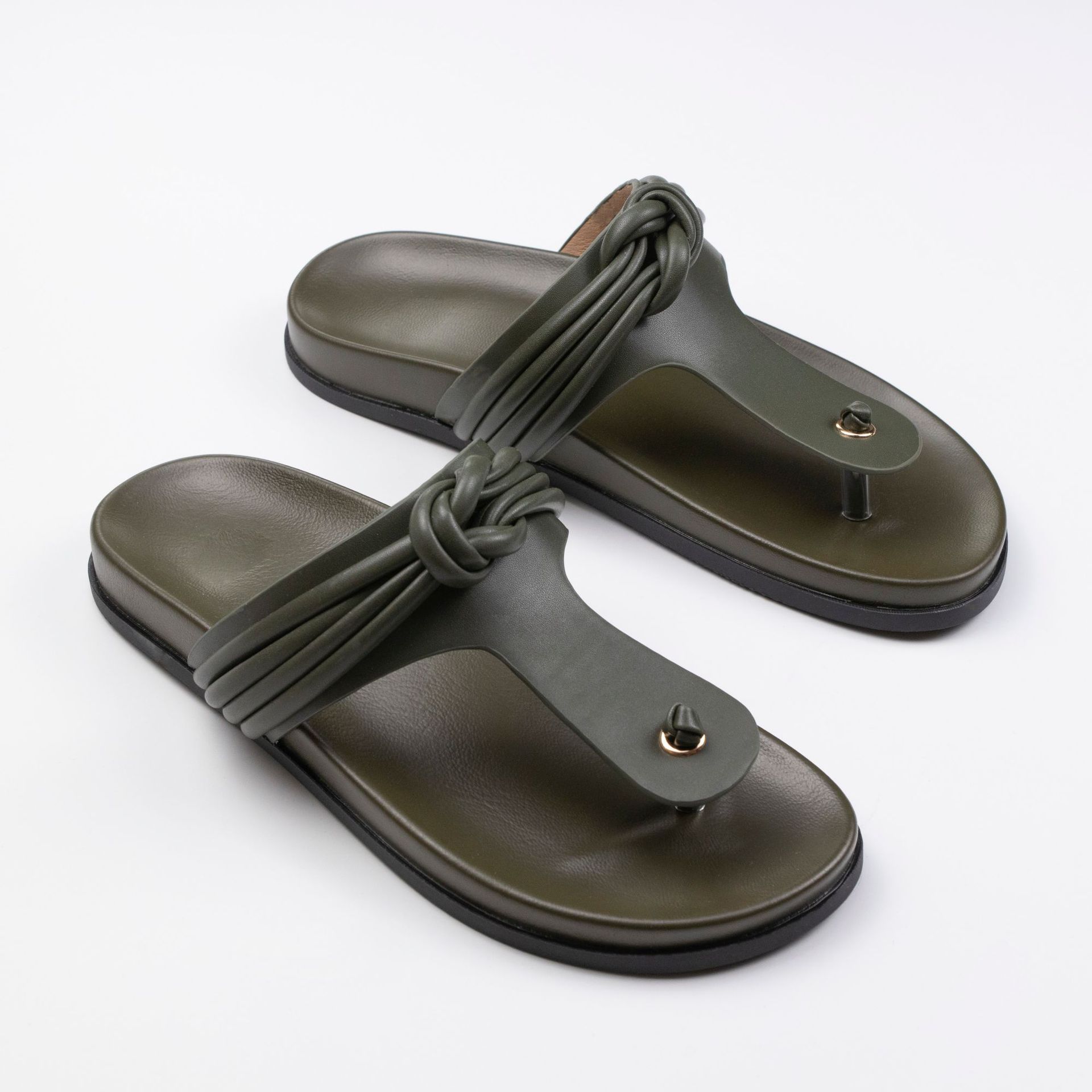 สีเขียวทหาร