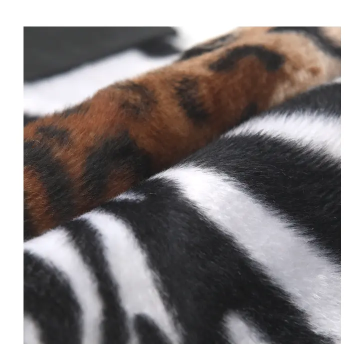 100% polyester leopar baskı kumaş baskı kısa peluş kumaş kanepeler için ev tekstili kumaşı toptan