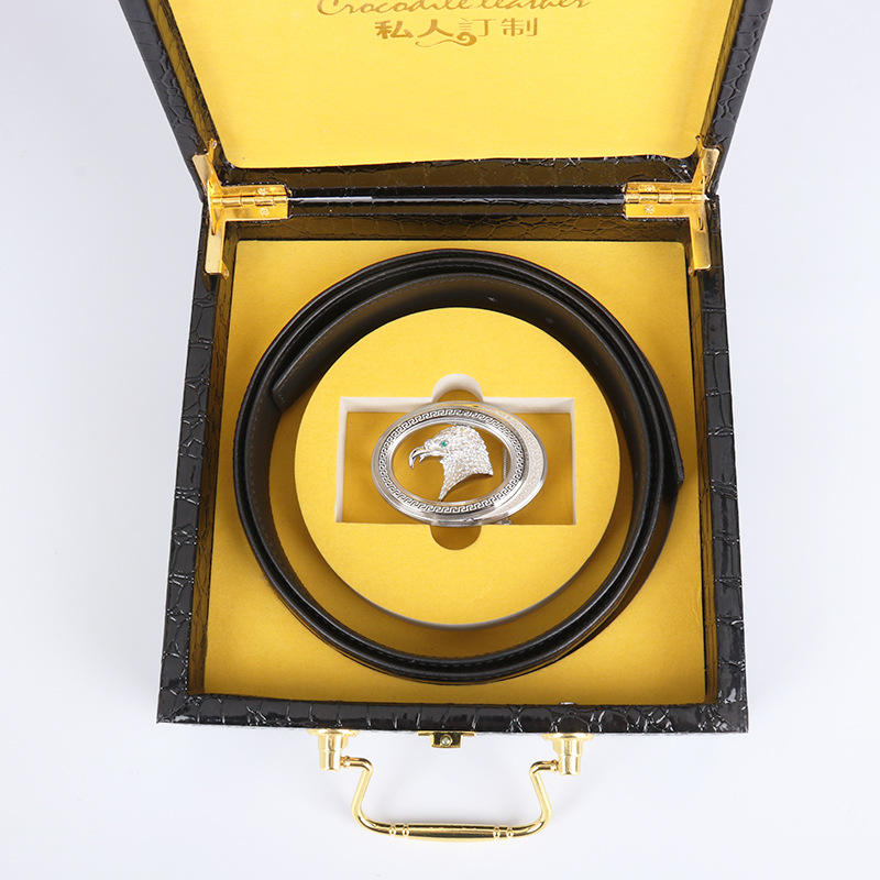 Boîte cadeau avec boucle en plaque de cuir marron os PD, 115 cm