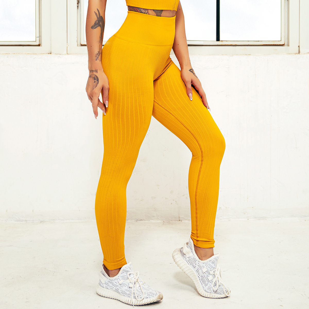 สีเหลือง