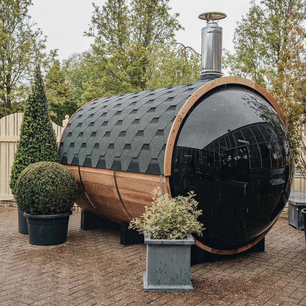 Warm In Polen Traditionele Ceder Vat Sauna Met Panoramisch Glas