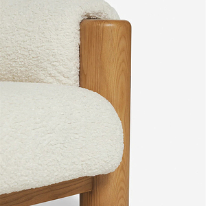 Fauteuil de salon en bouclette capitonné de luxe avec structure en bois massif pour salon ou salle de séjour, assise très confortable - Product Image 2