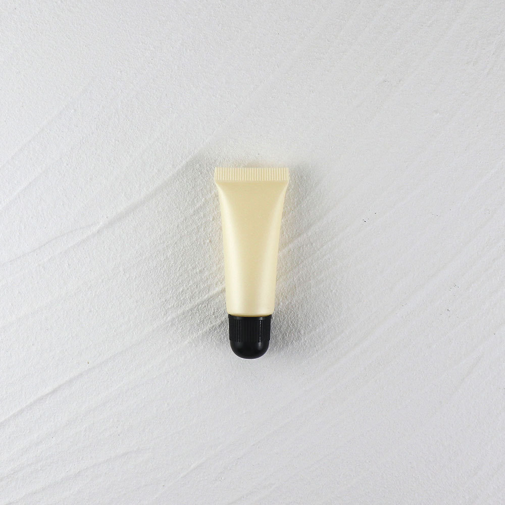 10g matte beige tube+black round head lipstick lid+plug