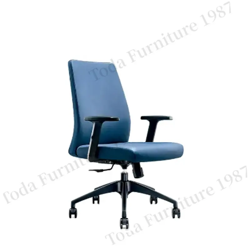 Prix bon marché d'usine chaises de direction ergonomiques pieds en métal milieu du dossier en cuir bleu PDG pivotant réunion ordinateur bureau chaise de patron