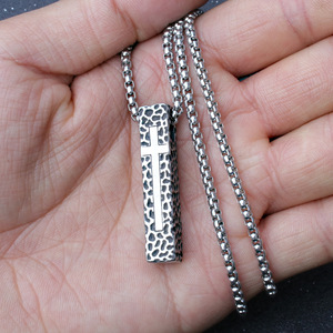สร้อยคอสเตนเลสสตีลสำหรับผู้ชายลายหินย้อนยุคแบบส่วนตัวและเรียบง่าย - Product Image 5