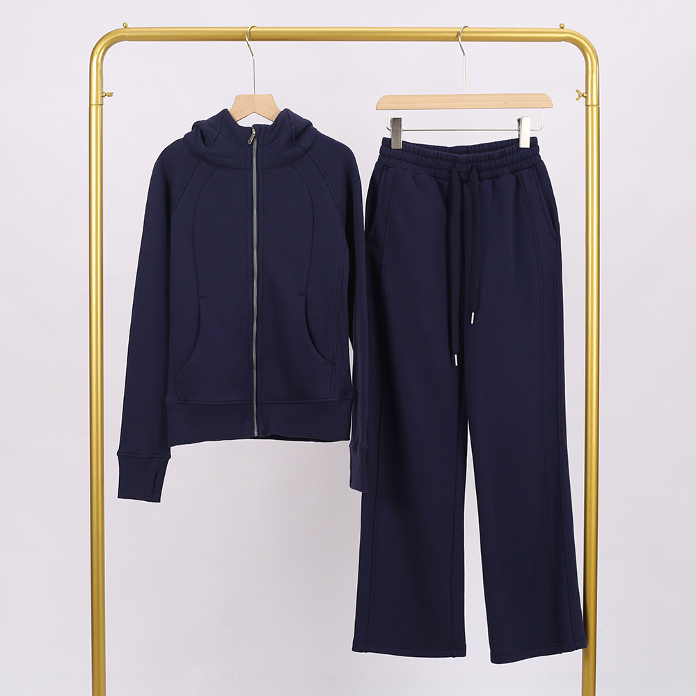 Conjunto de sudadera y pantalón deportivo azul noche corte slim